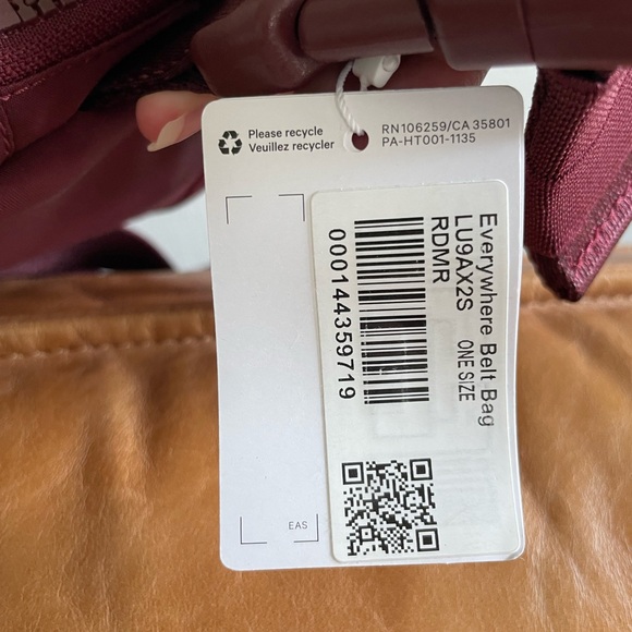 lululemon athletica everywhere belt bag red Merlot 1L